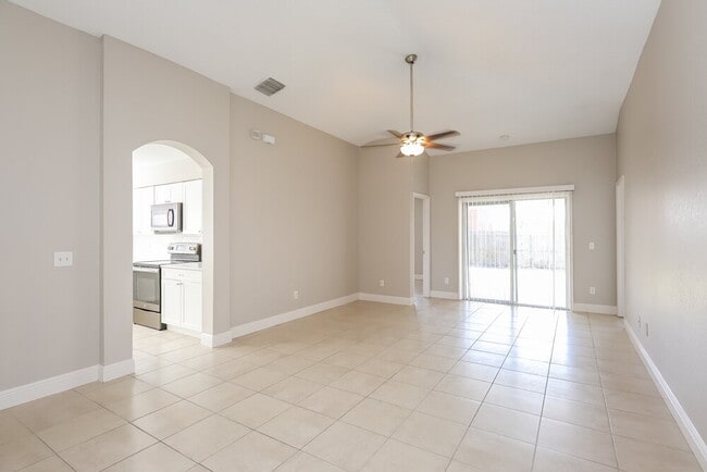 13250 Pike Lake Dr in Riverview, FL - Foto de edificio - Building Photo