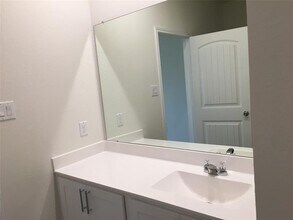 255 Dorchester Dr in Uhland, TX - Building Photo - Building Photo
