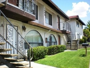 1180 Brandon Ct in Redding, CA - Foto de edificio - Building Photo