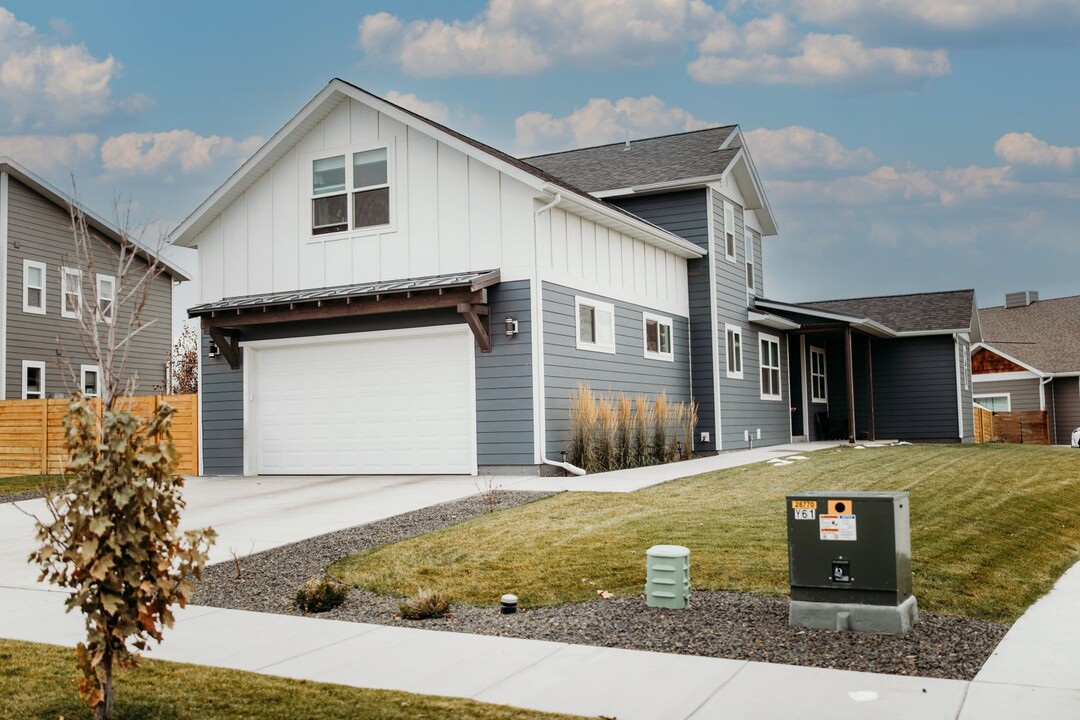 382 Talon Way in Bozeman, MT - Foto de edificio