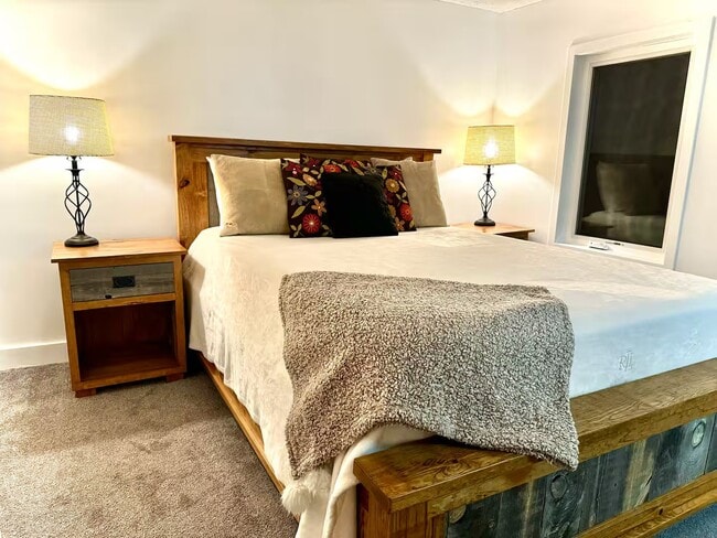 56366 Basswood Rd in Mishawaka, IN - Foto de edificio - Building Photo