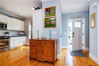 19 Eustis Ave in Newport, RI - Building Photo - Building Photo