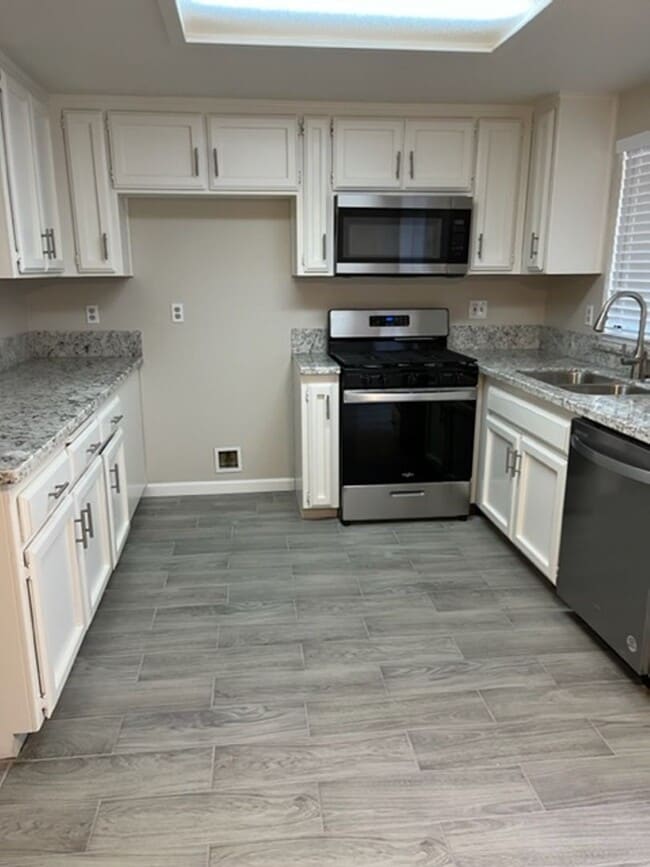 817 Quail Ln in Bakersfield, CA - Foto de edificio - Building Photo