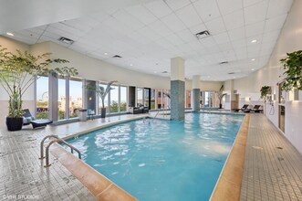 420 E Waterside Dr in Chicago, IL - Building Photo - Building Photo