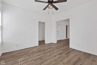 107 1/2 Dean St in Woodstock, IL - Building Photo - Building Photo