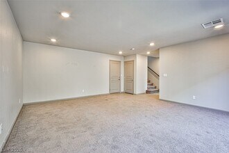 8052 Haywood Estate Ave in Las Vegas, NV - Building Photo - Building Photo
