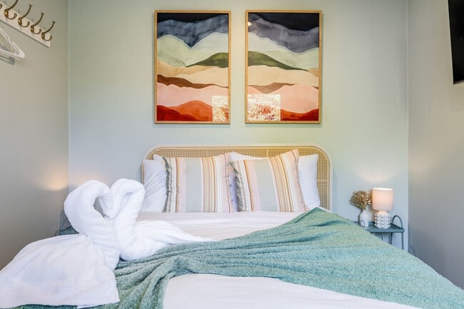 8725 29th Ave NW in Seattle, WA - Foto de edificio - Building Photo