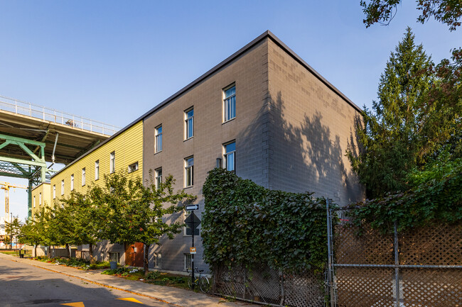 1986-2000 Tansley Rue in Montréal, QC - Building Photo - Building Photo