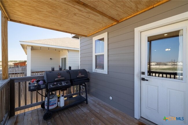 property at 221 Comancheros Rd