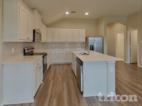 2557 Hadley St in Weatherford, TX - Foto de edificio - Building Photo