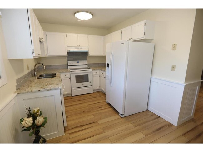 305 Shawnee Trail in Shakopee, MN - Building Photo - Building Photo