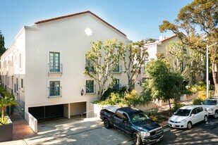 1123 N Flores St in West Hollywood, CA - Building Photo