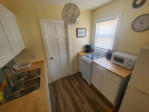 132 Wesleyan Ave in Providence, RI - Building Photo - Building Photo