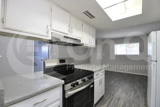 3002 E Waltann Ln, Unit 4 in Phoenix, AZ - Foto de edificio - Building Photo