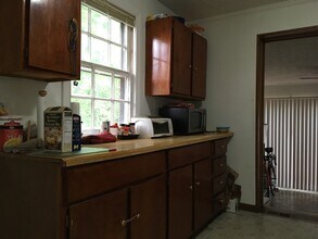 325 Charles St in Rockville, MD - Building Photo - Building Photo