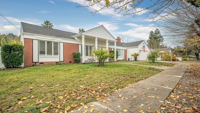 1819 Cedar St in Calistoga, CA - Foto de edificio - Building Photo