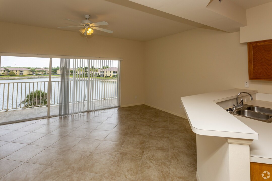 Cobblestone on The Lake Apartments in Ft. Myers, FL - Building Photo