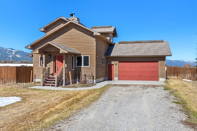 708 Palisades Dr in Alpine, WY - Building Photo - Building Photo