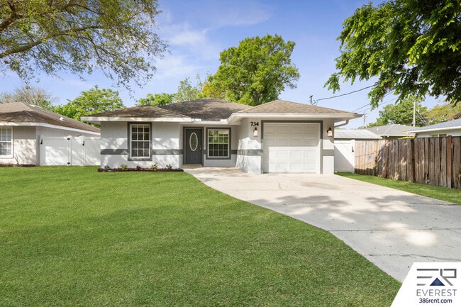 734 Flora St in Daytona Beach, FL - Building Photo - Building Photo