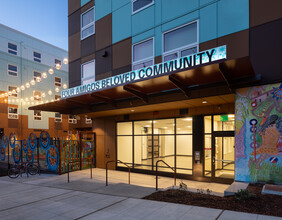 Four Amigos - Beloved Community in Seattle, WA - Foto de edificio - Building Photo