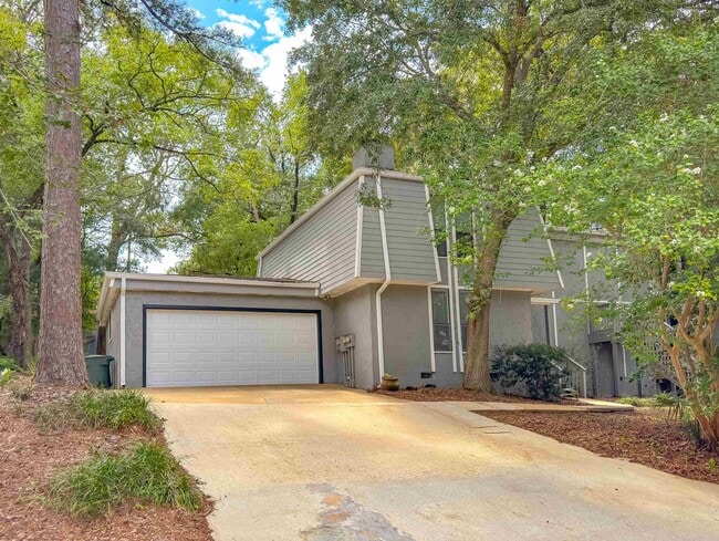 property at 3735 Donovan Dr
