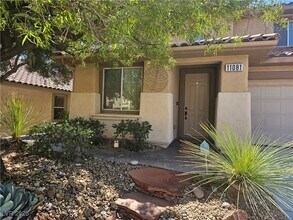 11081 Village Ridge Ln in Las Vegas, NV - Building Photo - Building Photo