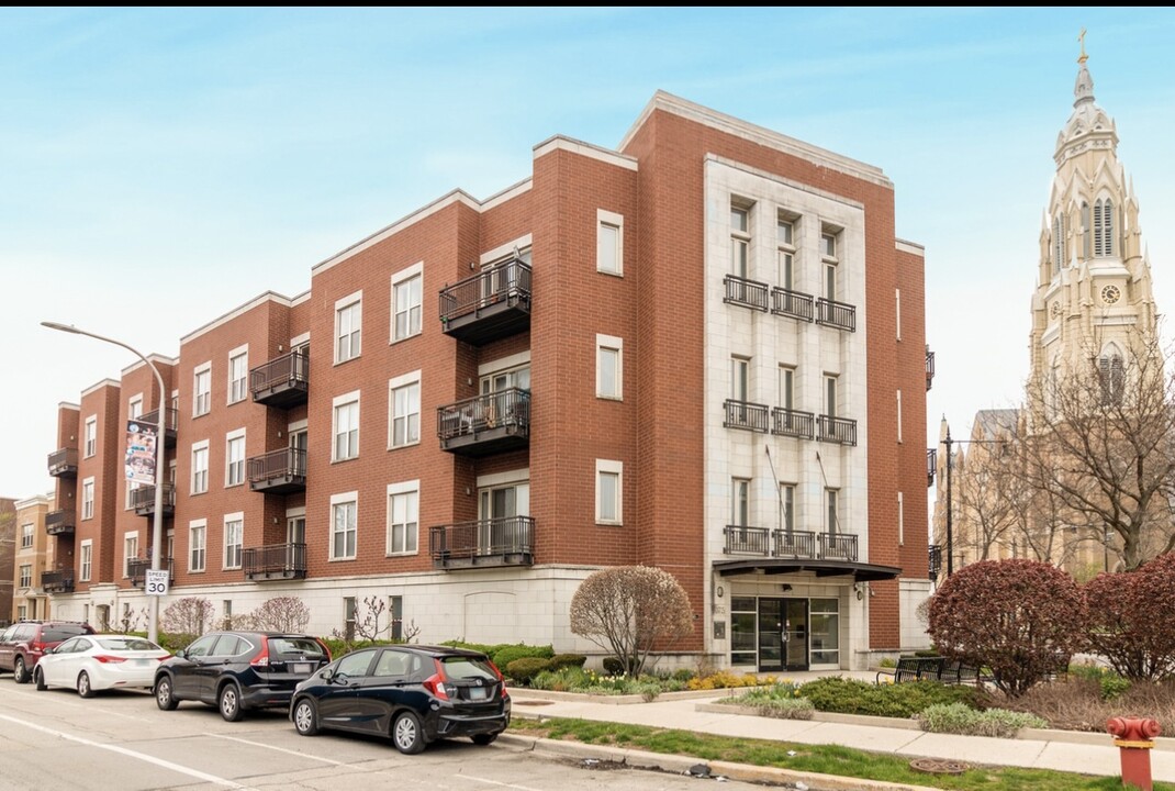 1075 W Roosevelt Rd, Unit 309 in Chicago, IL - Building Photo