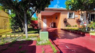 3235 NW 80th Terrace in Miami, FL - Foto de edificio - Building Photo