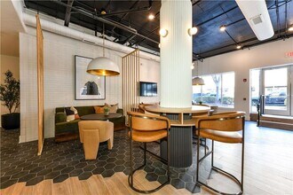 508 Main St NE, Unit 1939-D in Atlanta, GA - Foto de edificio - Building Photo