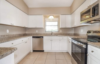 12783 Pineway Dr in Largo, FL - Building Photo - Building Photo