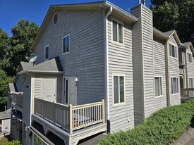 6129 Old Plank Rd in Winston-Salem, NC - Building Photo