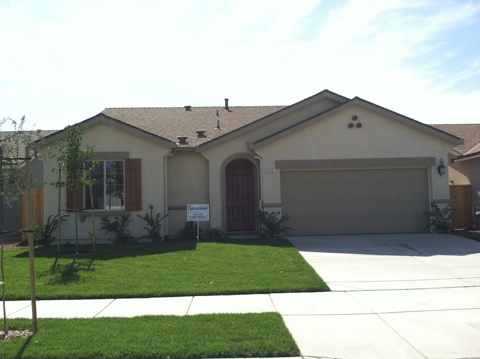 3831 E Mary Ave in Visalia, CA - Building Photo