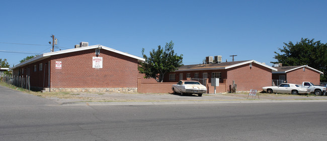 4015-4029 Broaddus Ave in El Paso, TX - Building Photo - Building Photo