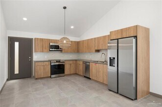 1320 E Hibiscus Ave in McAllen, TX - Building Photo - Building Photo