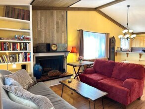 615 Tall Oaks Rd in Chapel Hill, NC - Building Photo - Building Photo