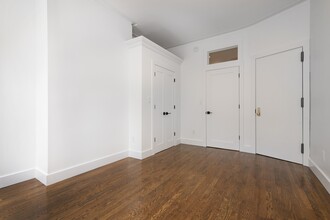 60 Diamond St in Brooklyn, NY - Building Photo - Interior Photo