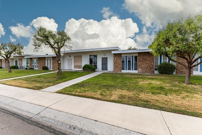 13066 N 100th Dr in Sun City, AZ - Building Photo - Building Photo