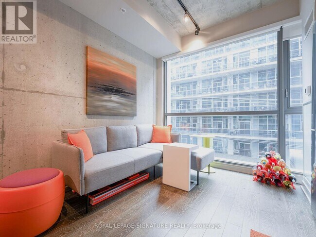 39-339 Brant St in Toronto, ON - Building Photo - Building Photo