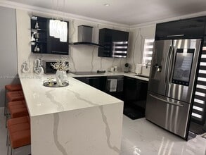 2837 W 75th St in Hialeah, FL - Building Photo - Building Photo