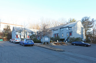 Hubbard Park Condominiums in Meriden, CT - Building Photo - Building Photo