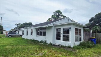 1003 Pinedale Rd in Rockledge, FL - Building Photo