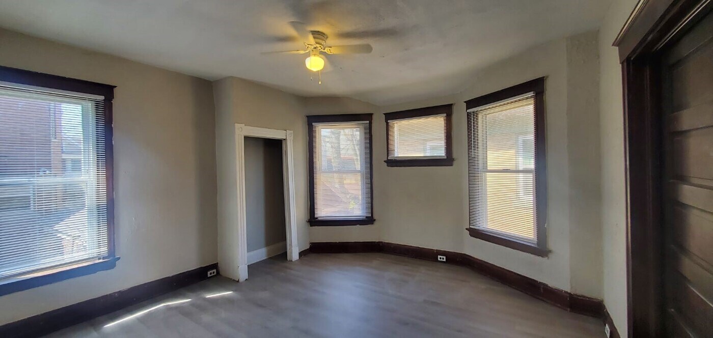 1527 Dixmont Ave in Cincinnati, OH - Building Photo