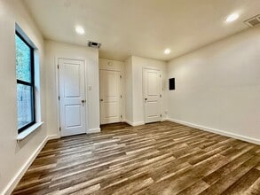 711 C St in Kerrville, TX - Building Photo - Building Photo