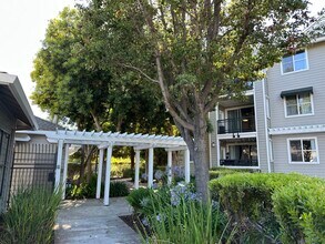1982 W Bayshore Rd, Unit #132 in East Palo Alto, CA - Building Photo - Building Photo