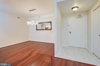5802 Nicholson Ln in North Bethesda, MD - Building Photo - Building Photo