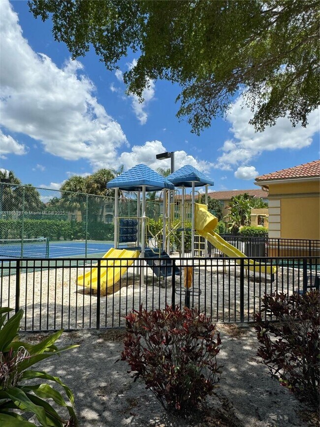 9615 NW 1st Ct in Pembroke Pines, FL - Building Photo - Building Photo