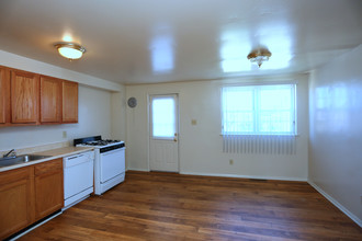 Hollinswood Townhouses in Baltimore, MD - Building Photo - Interior Photo