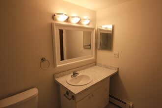 Campbell Manor in Royal Oak, MI - Foto de edificio - Building Photo