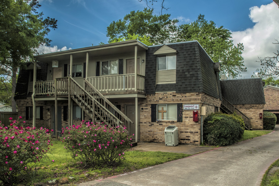 Long Point Manor in Beaumont, TX - Building Photo