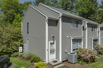 Covered Bridge Condominiums in Danbury, CT - Building Photo - Building Photo